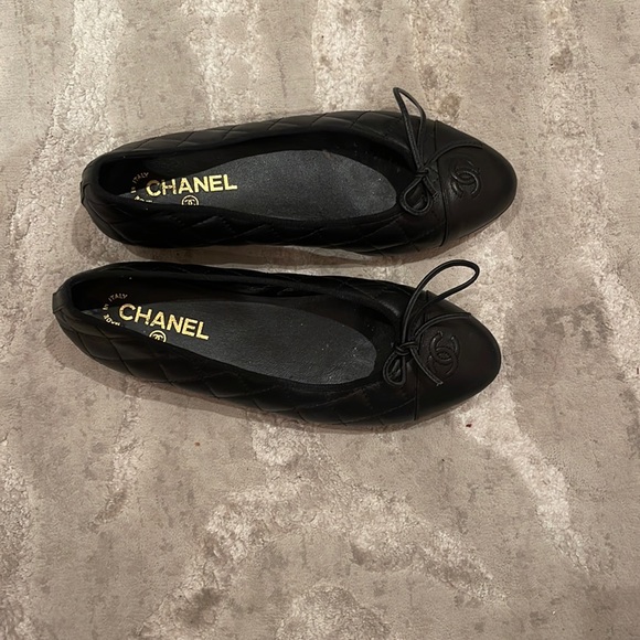 Authentic chanel  quilted black flats with bow (UNITED STATES WOMENS SIZE 9) - Picture 1 of 3
